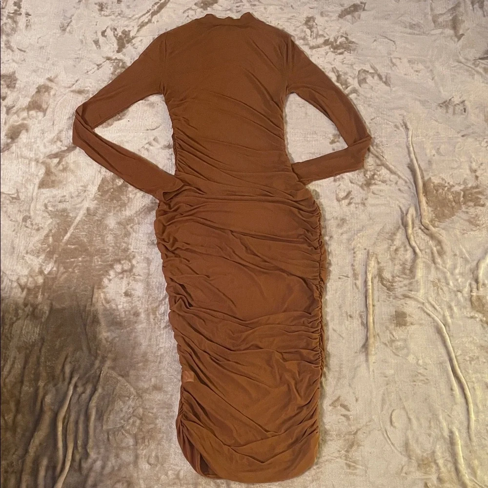 Elegant Brown Long Sleeve sheer scrunched Dress - Picture 5 of 6